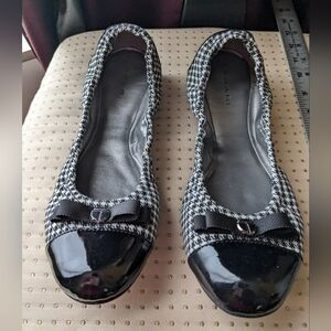 Tahari Gibson flats black and white houndstooth 8.5 flats